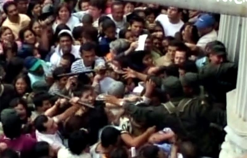 Miles de colombianos engañados por oficinas de captación ilegal de dinero exigen sus ahorros