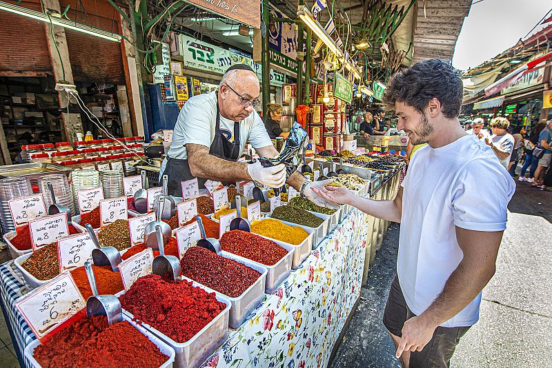 Miki disfruta de un paseo por Tel Aviv antes de la primera semifinal de Eurovisi�n
