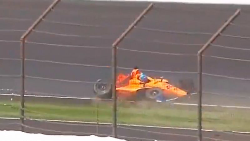 Fernando Alonso sufre un accidente en los entrenamientos de las 500 Millas de Indianápolis