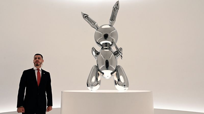 La obra 'Rabbit', del estadounidense Jeff Koons, supera los 91 millones de dólares y bate el récord de un artista vivo