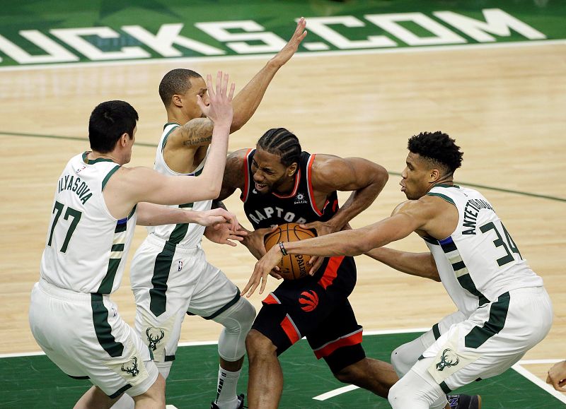 Los Bucks toman la delantera en la final del Este