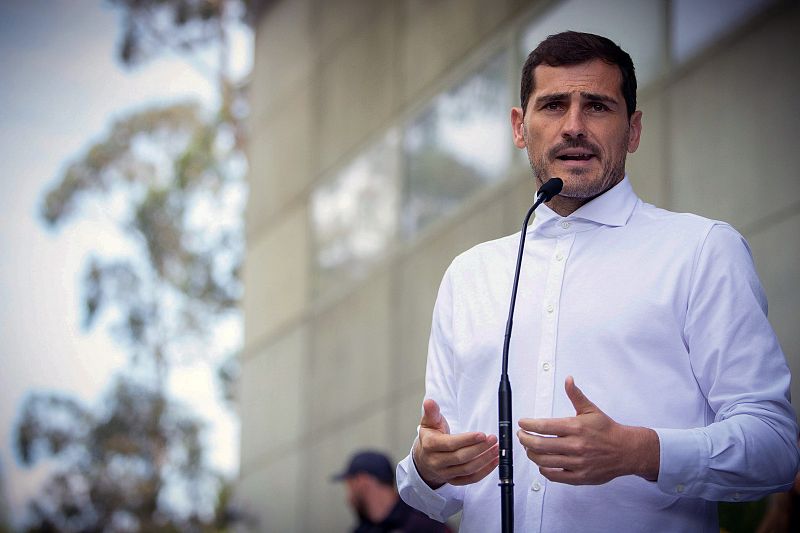 Iker Casillas deja la portería del Oporto y entra en el cuerpo técnico "mientras se recupera"