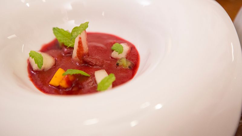 Gazpacho de frutos rojos con gelatina de melocot�n