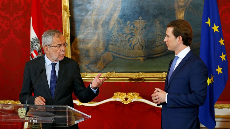 El presidente austríaco propone nuevas elecciones a principios de septiembre tras la dimisión de su vicecanciller