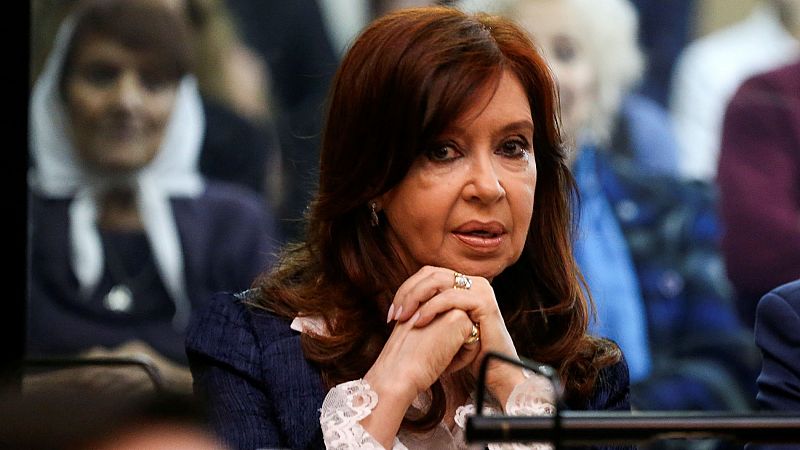 La Fiscalía acusa a los Kirchner de liderar una asociación delictiva en el primer juicio contra la expresidenta argentina