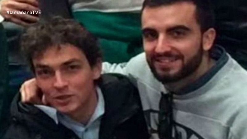 Mueren dos jóvenes al chocar contra un autobús que accedía a un convite ilegal