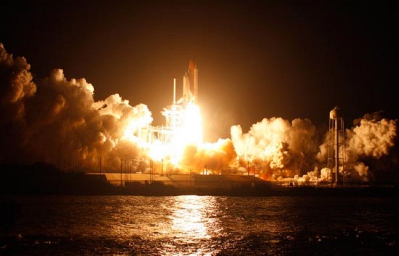El transbordador Endeavour despega sin incidentes hacia la Estación Espacial Internacional