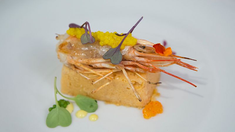 Pastel de merluza con mayonesa de wasabi y ensalada con vinagreta de mostaza y miel