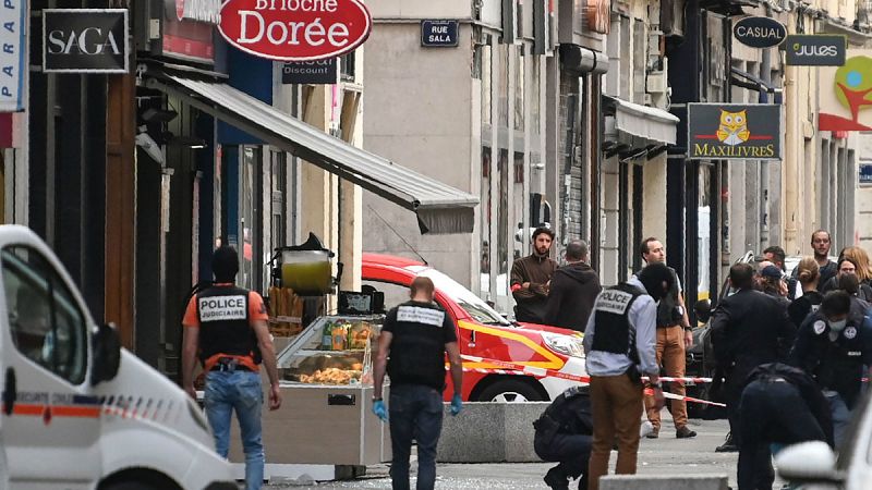 La Fiscalía antiterrorista de París investiga una explosión en Lyon que ha dejado al menos 13 heridos