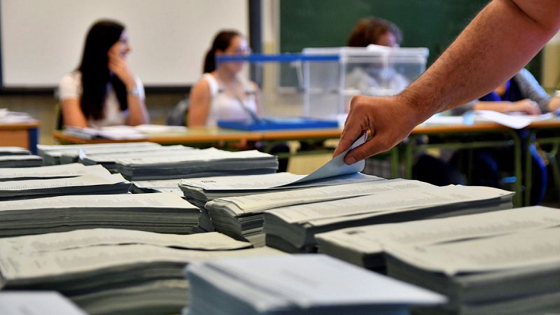 La participación en municipales y autonómicas supera el 65%, similar a la de las europeas, que sube 18,5 puntos