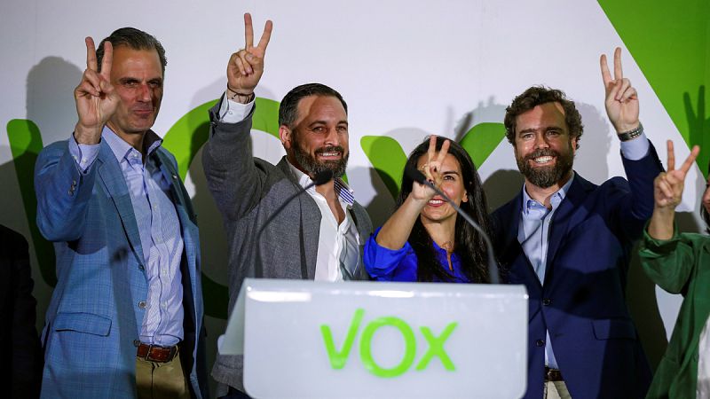 Vox se hace fuerte como llave para el PP en Madrid, Murcia y 16 capitales pese a perder fuelle