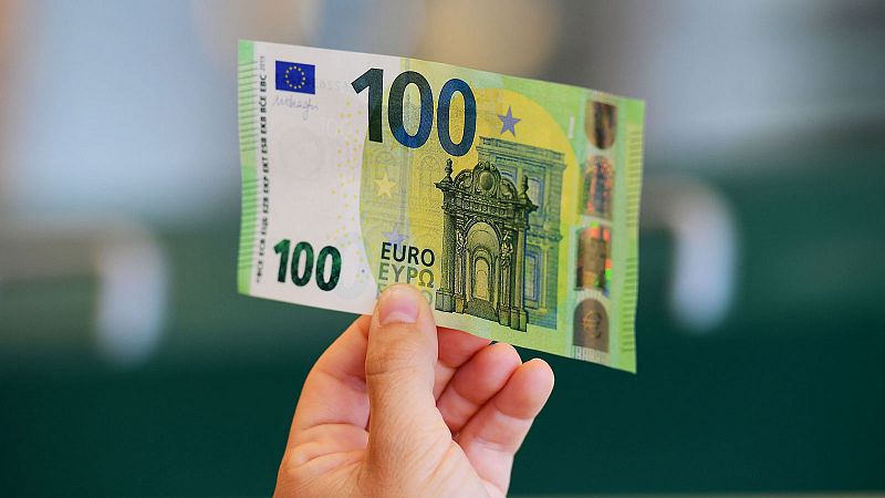 Los nuevos billetes de 100 y 200 euros "más prácticos y seguros" ya están en circulación