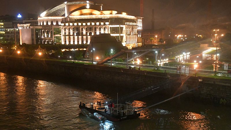 Al menos siete muertos y 21 desaparecidos en el naufragio de un barco en el Danubio en Budapest