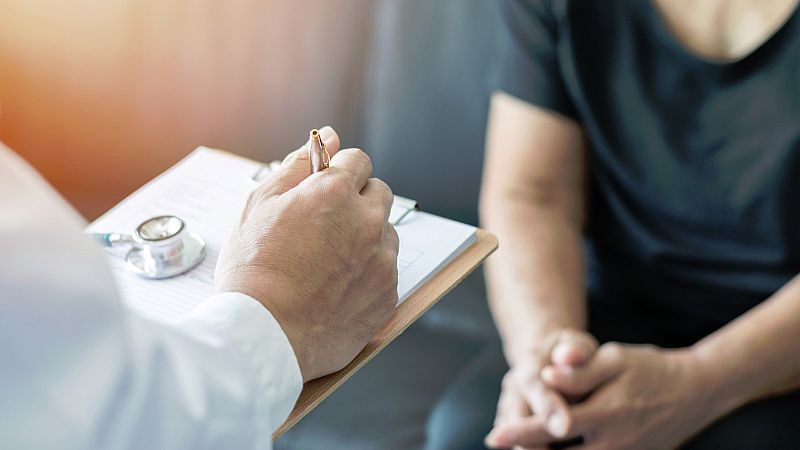 Las mujeres son peor diagnosticadas que los hombres en al menos 700 patologías, según un libro