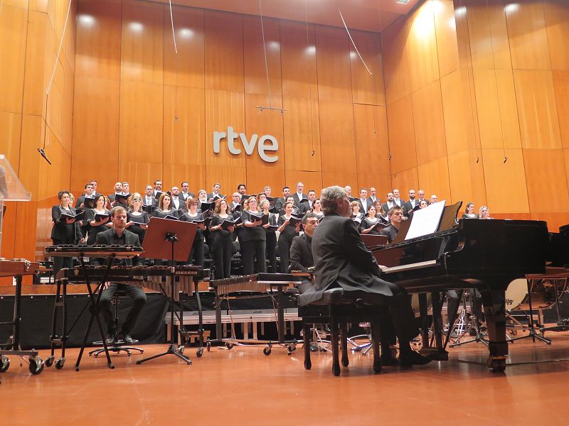 El Coro RTVE homenajea a los voluntarios de la Fundación Reina Sofía en la lucha contra el Alzheimer
