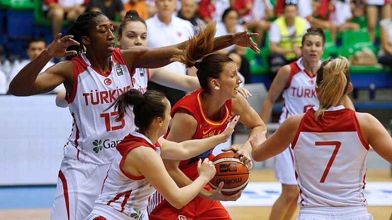 España sufre para derrotar a Turquía en la final