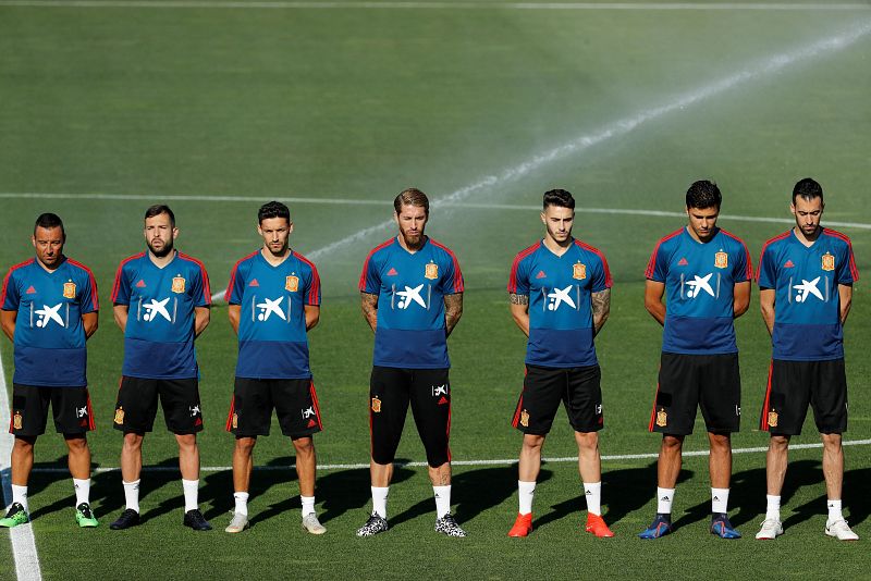 La emotiva despedida a Reyes marca el primer entrenamiento de la selección española