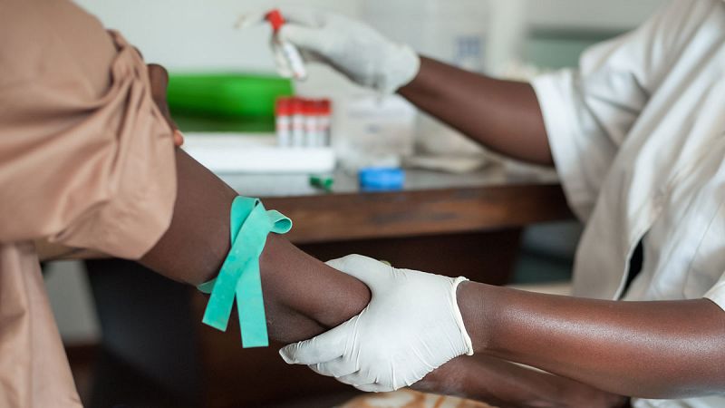 Unas gotas de sangre permitirán un diagnóstico más rápido del VIH en África