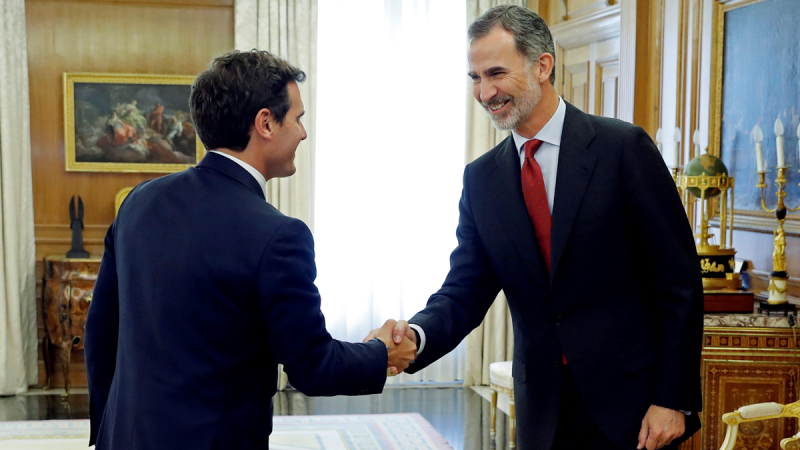 Rivera anima a Sánchez a formar gobierno con el apoyo de Podemos y de los independentistas