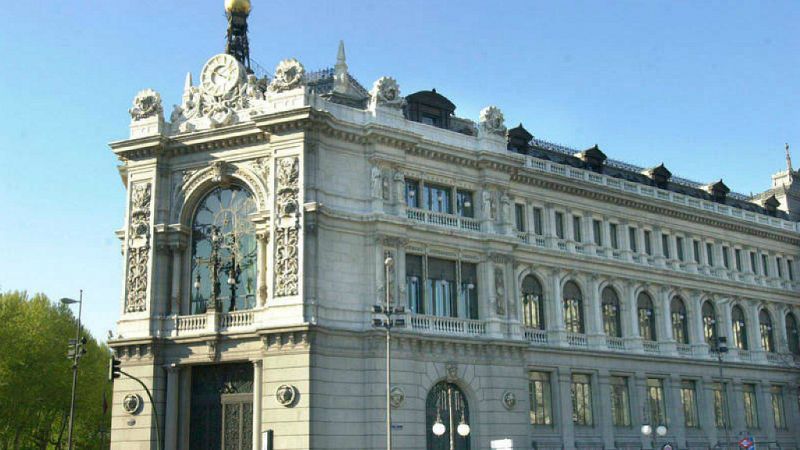 El Banco de España eleva la previsión de crecimiento al 2,4% este año y advierte de que el déficit apenas bajará