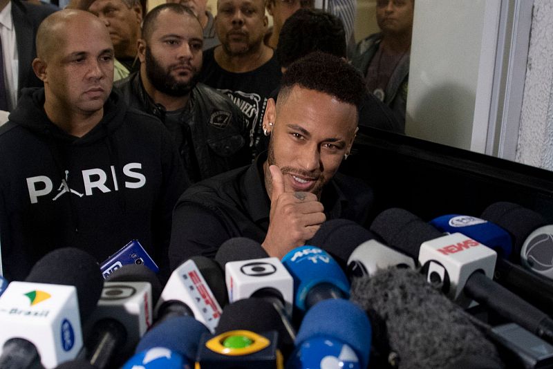 Neymar declara por la divulgación de las imágenes íntimas de la joven que le acusa de violación