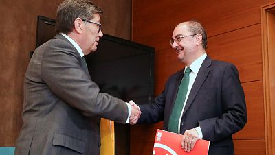 El PSOE acuerda con el PAR formar gobierno en Aragn y buscar los apoyos para "una mayora estable"