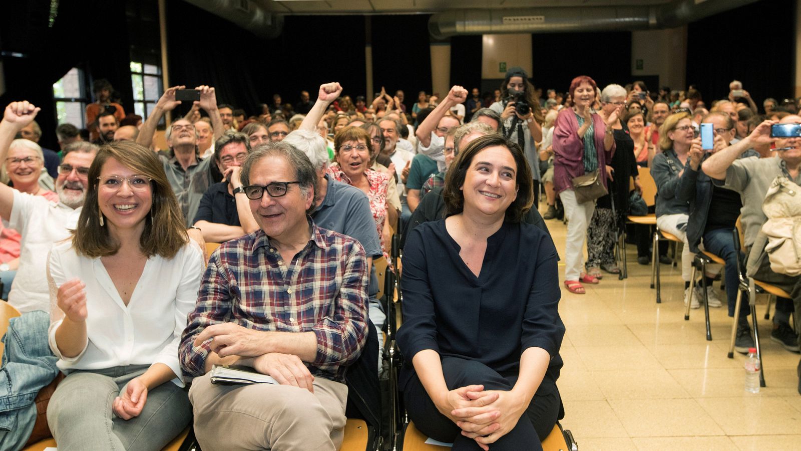 Barcelona en Comú aprueba por mayoría que Colau presente su candidatura a la investidura como alcaldesa
