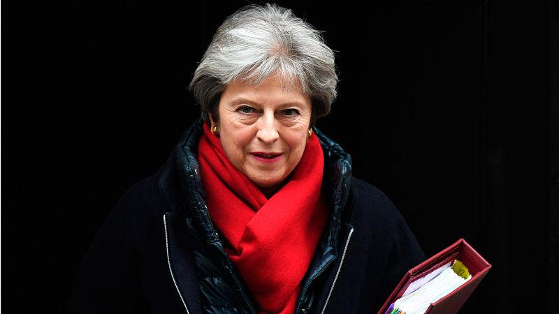 Theresa May firma su carta de dimisión y quedará en funciones hasta que se elija a su sucesor