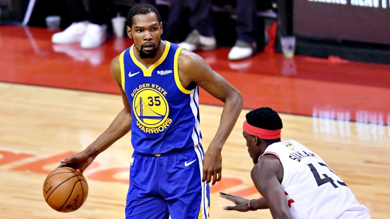 Los Warriors ganan a los Raptors y mantienen viva la final de la NBA