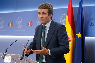 Casado cierra la puerta a hacer alcaldesa a Villac�s y lanza el �rdago: "O Almeida o Carmena"