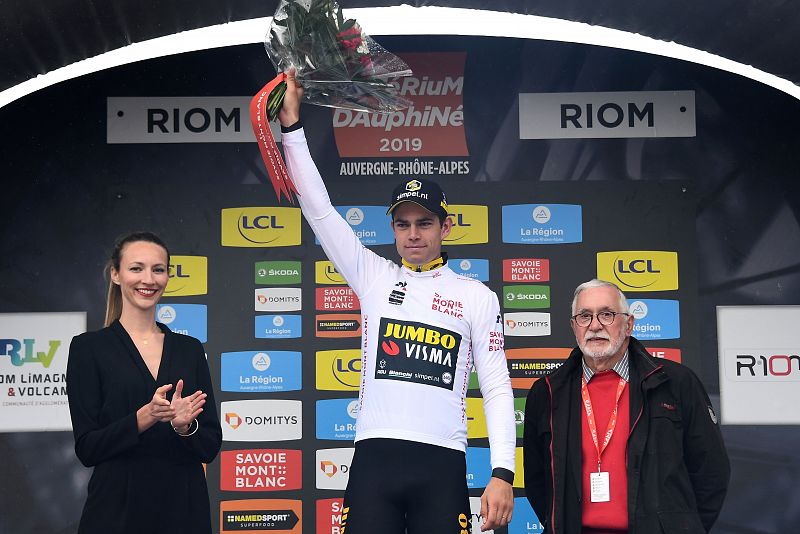 Van Aert arrasa en la crono del Dauphiné, Adam Yates nuevo líder