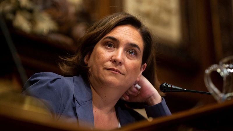 Las bases de los 'comunes' respaldan la decisión de Colau de repetir como alcaldesa con los votos de PSC y Valls