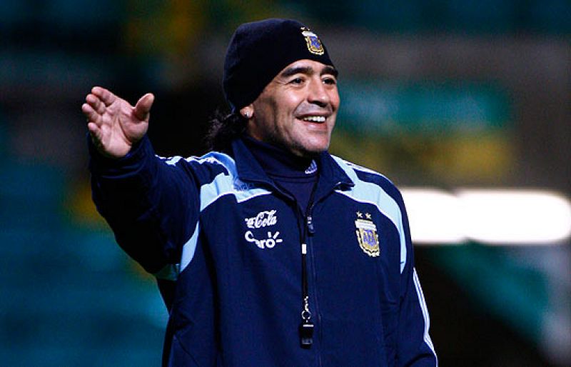 Maradona debuta este miércoles ante Escocia