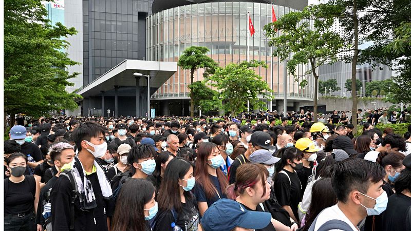 Liberan al hongkonés Joshua Wong, líder de la 'Revolución de los Paraguas', y se suma a las protestas