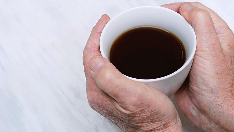 Investigadores españoles asocian el consumo habitual de café con menor riesgo de caídas en mayores