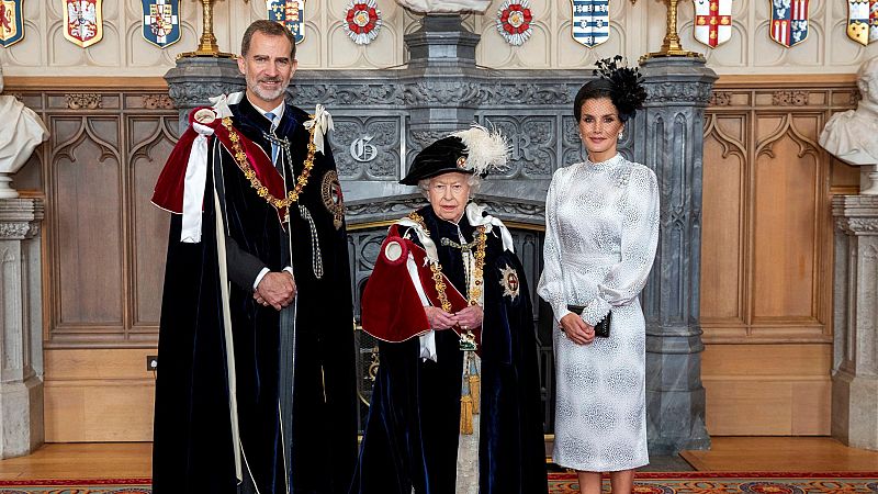 Felipe VI recibe la Orden de la Jarretera, máxima distinción británica