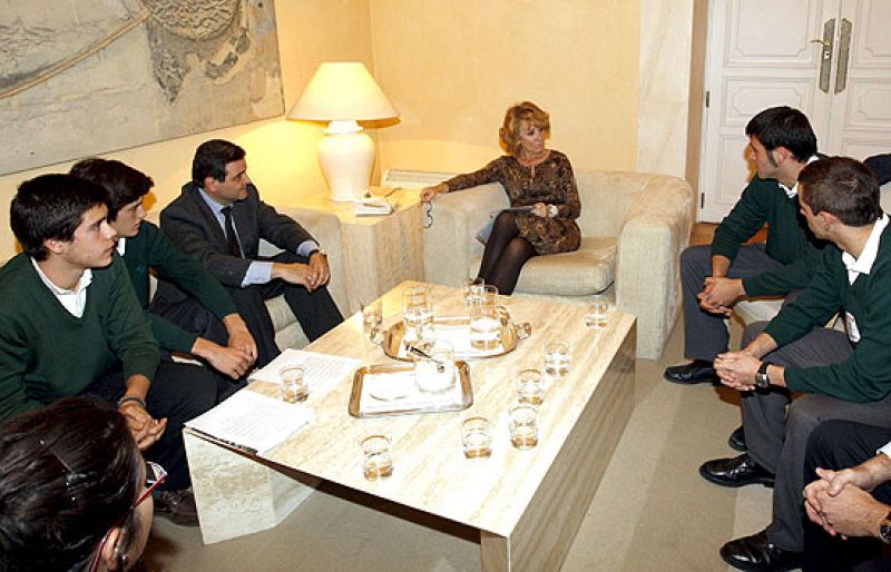 Aguirre anuncia que los porteros de discoteca de Madrid sólo podrán vigilar y deberán estar formados