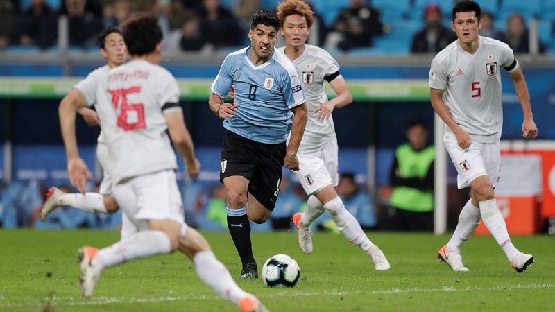 La garra de Uruguay rescata un empate ante Japón