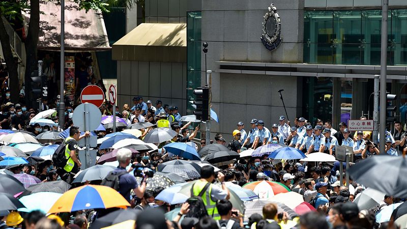 Cientos de manifestantes se concentran frente a la sede de la Policía para exigir la retirada de la ley de extradición