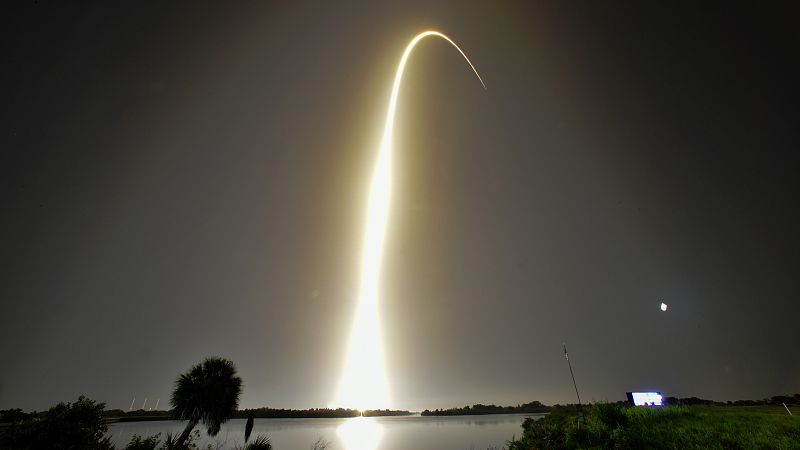 SpaceX lanza al espacio 24 satélites del Pentágono y la NASA, entre otros