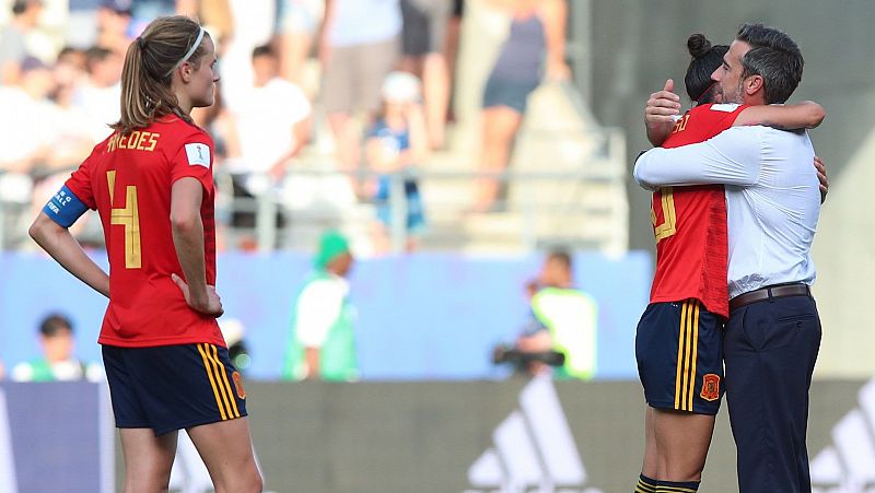 La selección española vuelve a casa tras una derrota que abre un camino esperanzador