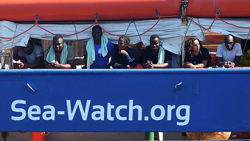 Salvini impide el desembarco de los 42 migrantes de la ONG que le reta en el puerto de Lampedusa