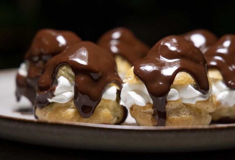 Receta de "profiteroles con nata y chocolate" de Dani Garca