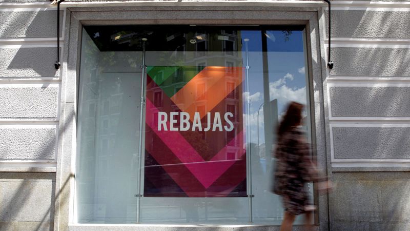 Las rebajas de verano invaden las tiendas: Bajan los precios pero no tus derechos como consumidor