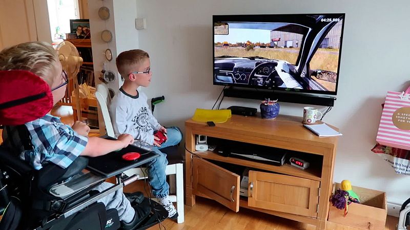 Soluciones personalizadas y un mando de Xbox: así se adaptan los videojuegos a las personas con discapacidad