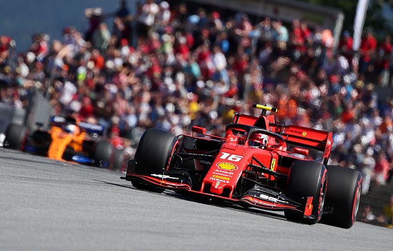 Leclerc saca brillo a su Ferrari, mientras Hamilton es sancionado