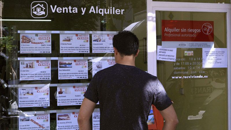 El 45% de los españoles que viven de alquiler elige esta opción por no tener ingresos suficientes para comprar