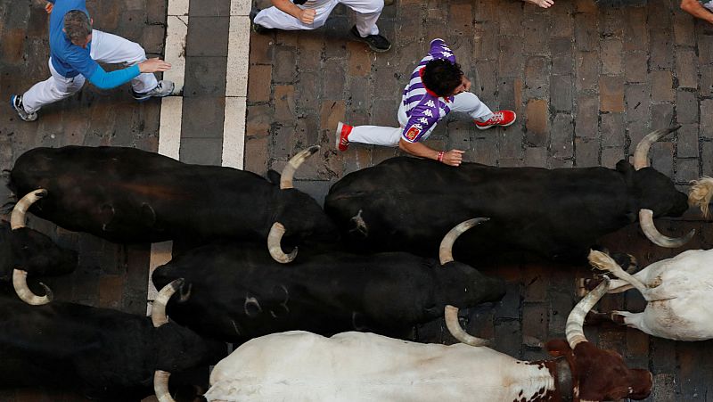 Cuarto encierro de San Fermín ordenado y vertiginoso con los peligrosos toros de Jandilla