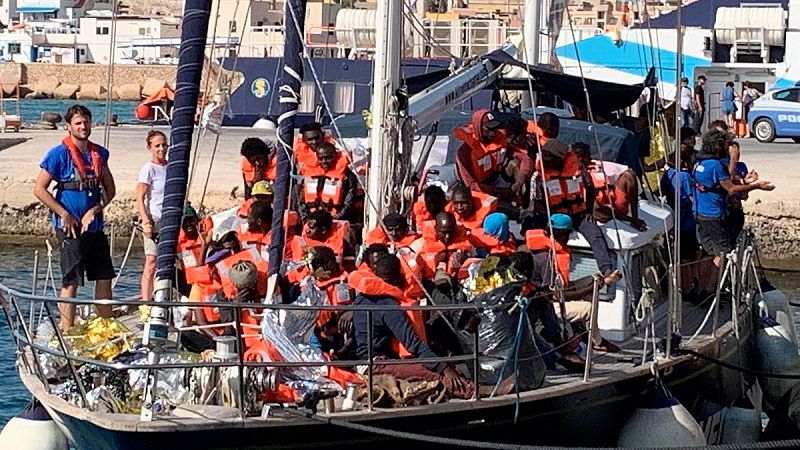 Un segundo barco atraca sin permiso en Lampedusa con 41 inmigrantes