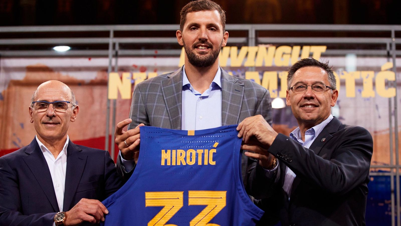 Mirotic, presentado por el Barça | Ver